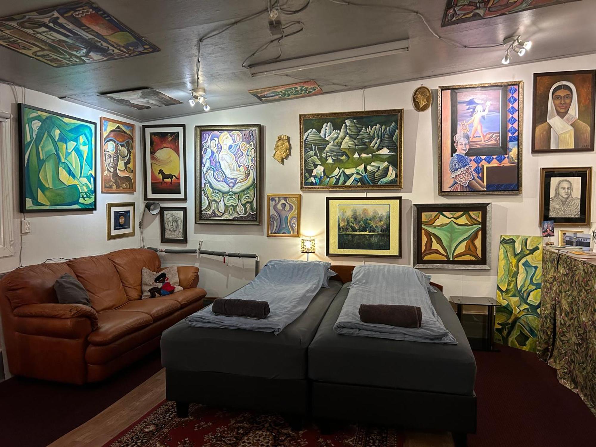 Brimarsbru Sleep Inn-Art Gallery Njarthvik المظهر الخارجي الصورة